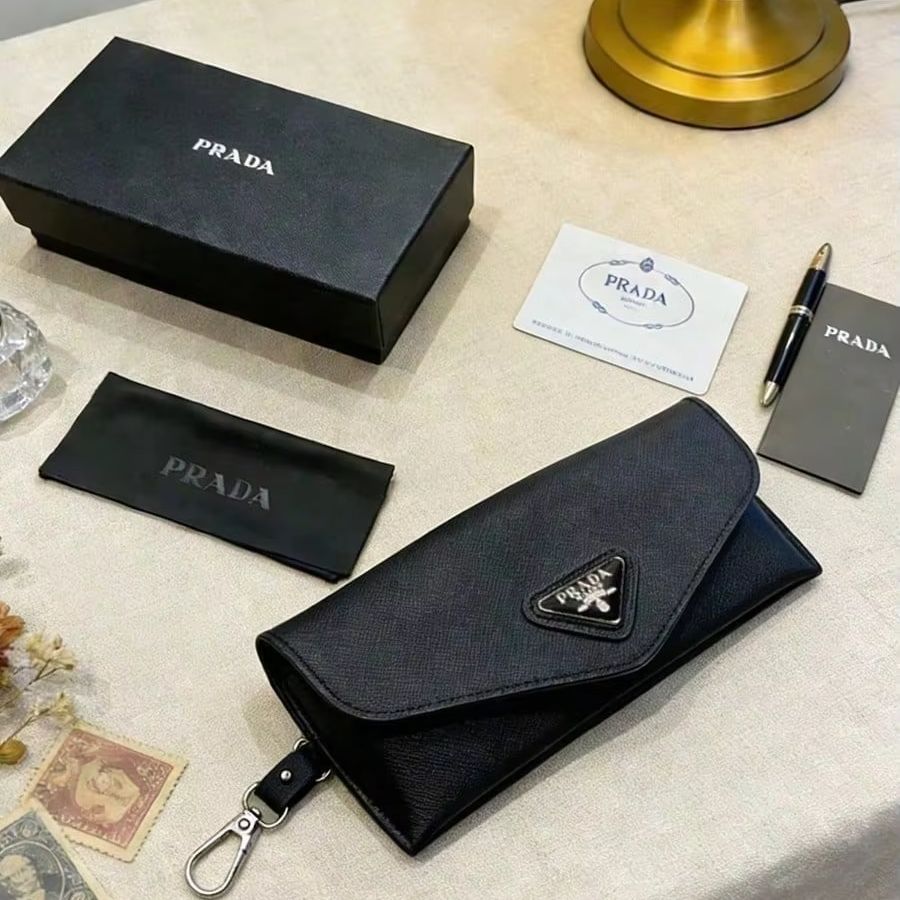 Kotak Kacamata Kulit Hitam Pra - Women Bags Prada ulasan dan harga